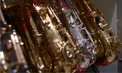 magazin docom - saxofoane detaliu